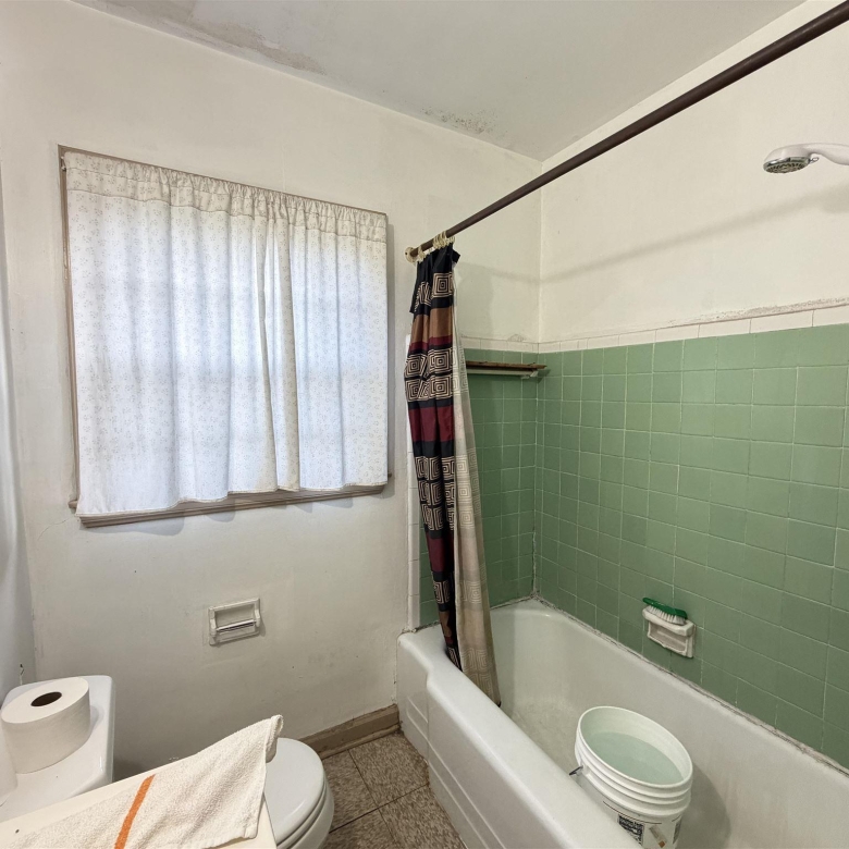 4915 Jackson St, Pensacola FL 32506