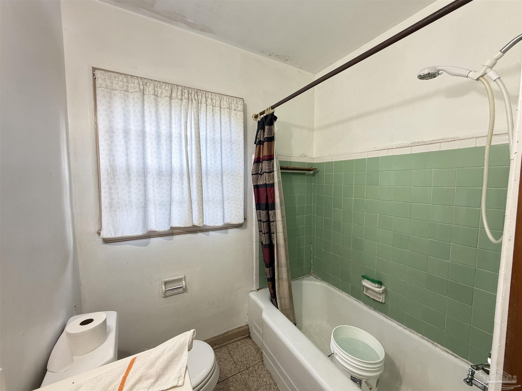 4915 Jackson St, Pensacola FL 32506