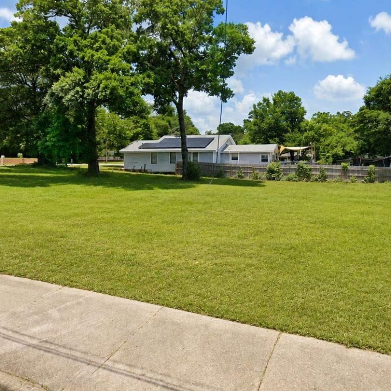 320 N Pace Blvd, Pensacola FL 32501