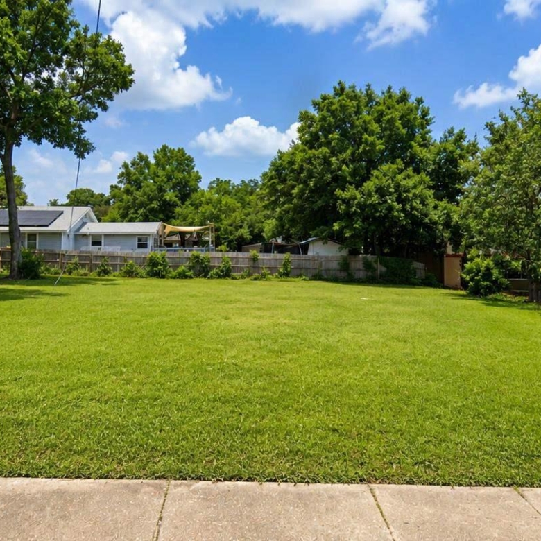 320 N Pace Blvd, Pensacola FL 32501