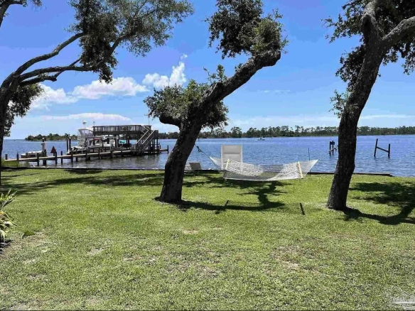 634 1/2 Silvershore Dr, Pensacola FL 32507